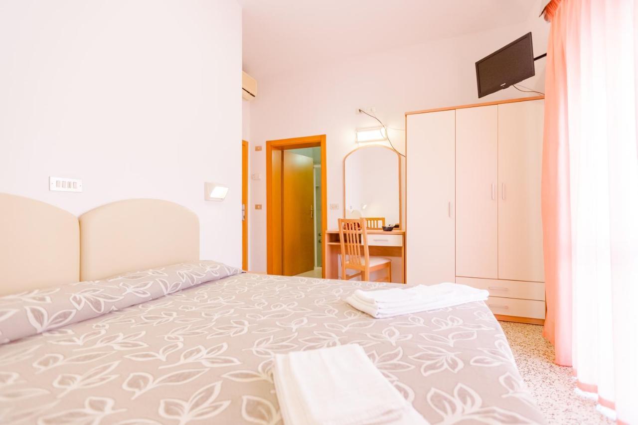Hotel Bagli リミニ エクステリア 写真